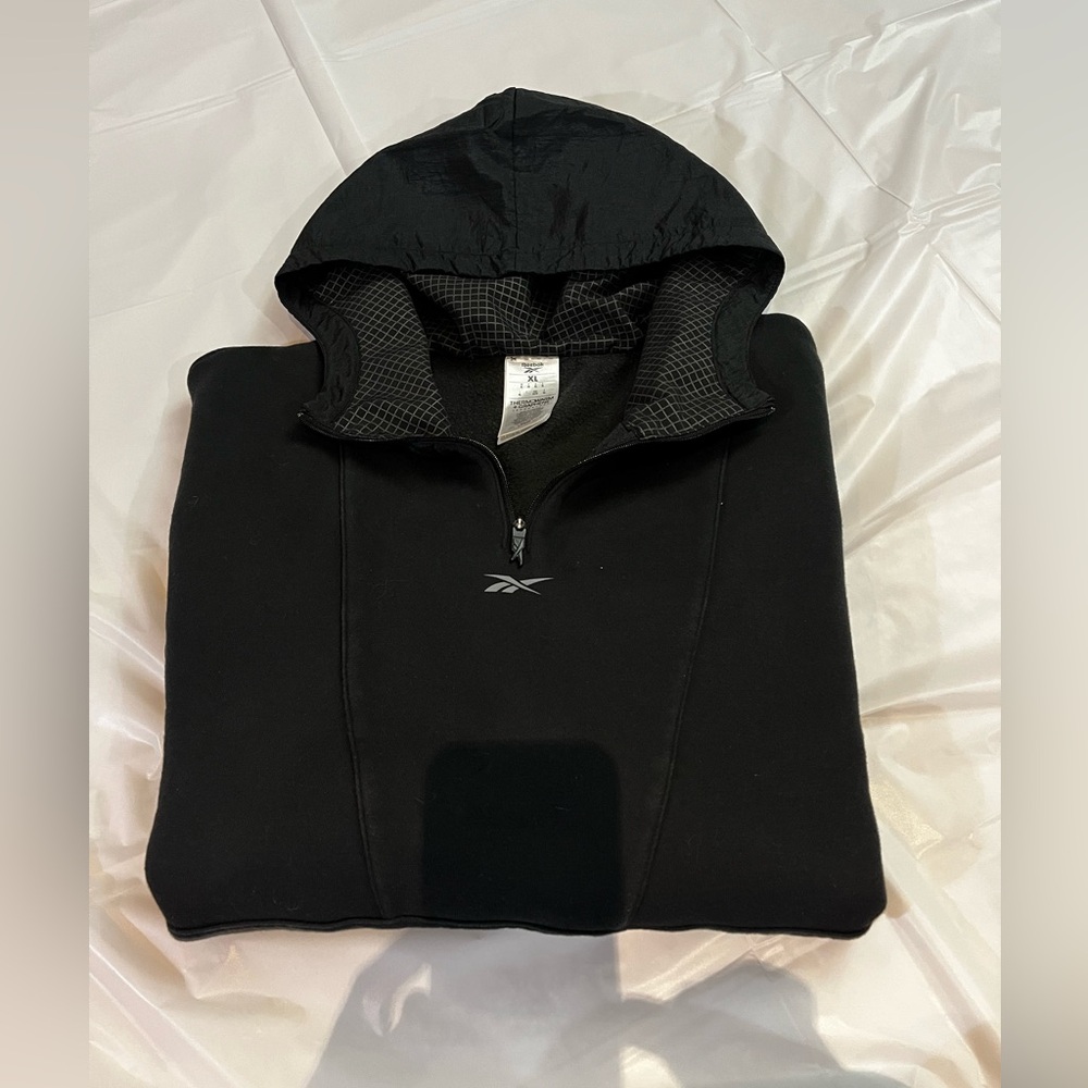Reebok Black Thermowarm Jacket
Hood lining feature a black & silver grid pattern - Picture 12 of 13
